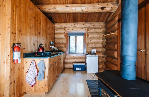 Rock Lake Cabin | Lynx Lair Log Cabin, Remote, Off Grid Wilderness location, adj Jasper Nat Park