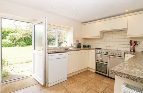 East Dereham Cottage | LYONS GREEN, pet friendly, luxury holiday cottage in Little Fransham