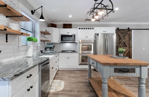 Kedron House | Lyric Retreat at GratiDude Ranch - Sleeps 23 with Pool in Leiper's Fork