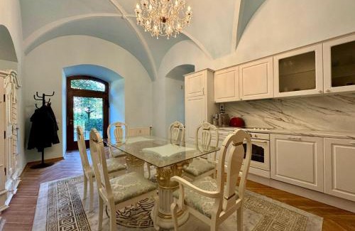 Eurasburg Apartment | Märchenhafte Schloss-Suite Gräfin Silvia Theresia