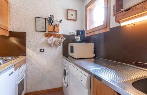 Meribel-Mottaret Apartment | Méribel Mottaret : Appart. Confortable 2 Ch, Balcon, Ski-In/Ski-Out - FR-1-355-50