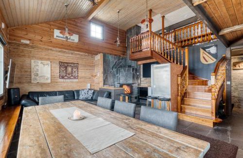 Kuopio Ski Chalet | Mökki järven rannalla, Matkailukartano Kivennapa