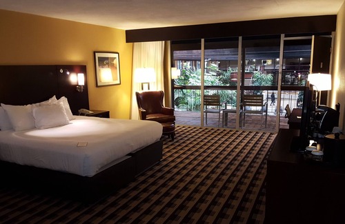 Cheektowaga Hotel | M Hotel Buffalo