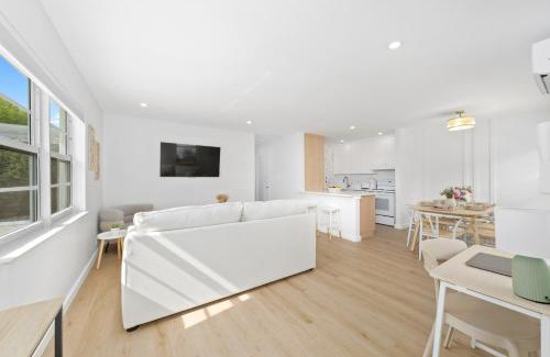 Mango Groves Apartment | M Lake Worth Beach - Modern Villas Near West Palm Beach, Chic Retro Vibes, King Bed, Cozy Backyard, BBQ, Workspace, High-Speed Internet, Free Parking, 5 Minutes to Downtown & Beach