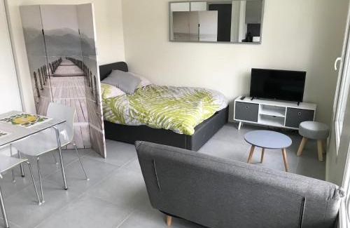 Annemasse Apartment | M84 Marquer joli studio môle