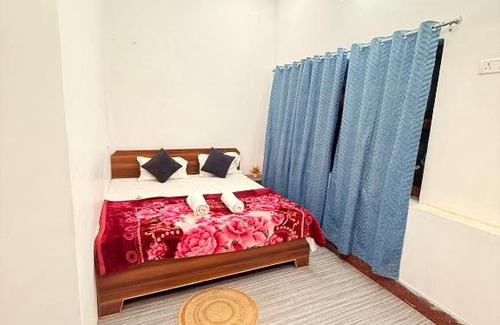Mahmoorganj House | MA KALIKA GUEST House