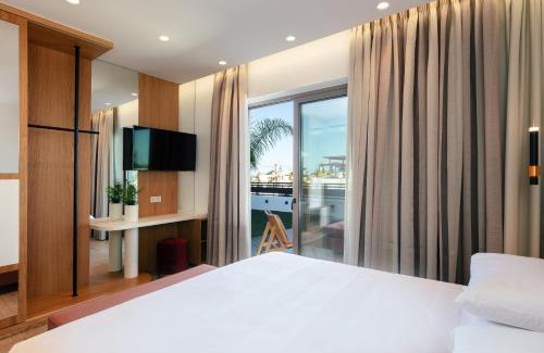 Skaleta Villa | Macaw Luxury Residence, daily housekeeping included!