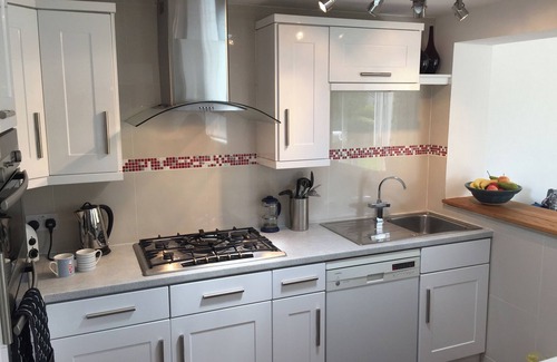Kingsbridge Cottage | MACELEY, pet friendly, with a garden in Kingsbridge