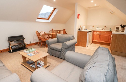 Loch Tay Cottage | MACGREGOR, pet friendly, character holiday cottage in Kinloch Rannoch