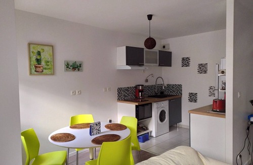 Quai de la Fosse Apartment | Machines of the Island, quiet and comfortable T3, Parking