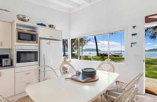 Great Mackerel Beach Cottage | Mackeral Beach Cottage + Cabin by TCC