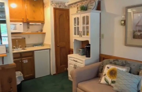 Mackinac Island Apartment | Mackinac island Lovely charming studio w/balcony!