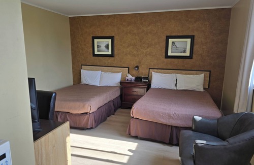 Groves Point Hotel | MacNeil's Motel