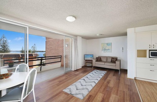 Port Macquarie Apartment | MACQUARIE TOWERS 16 - Nice Stroll to Town