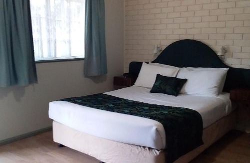Ravenswood Hotel | Macquarie Valley Motor Inn