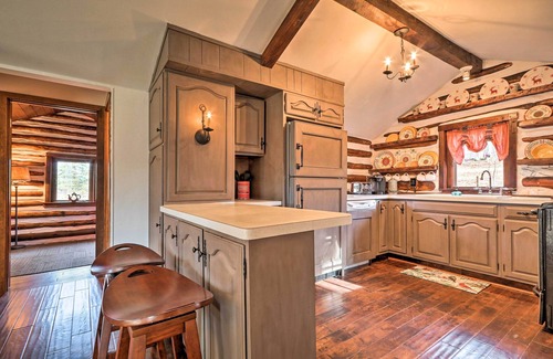 Seisholtzville Cabin | Macungie Cabin w/Fireplace Near Bear Creek Skiing