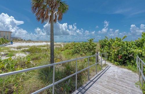 Madeira Beach House | Madeira Bay Resort II - 309