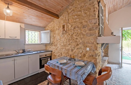 Tornac Apartment | Madi Tornac - One Bedroom Apartment, Sleeps 4