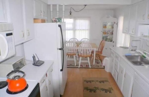 Madison House | Madison Beach House Just Steps To Private Beach On LI Sound at 11 Pent Rd