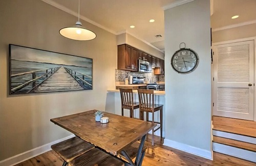 Madisonville House | Madisonville Townhome w/View!