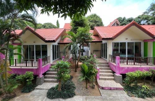 Lamai City Center House | Mae Somboon House