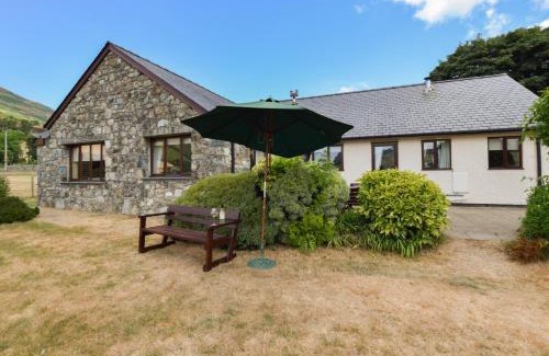 Tywyn House | Maes Mihangel