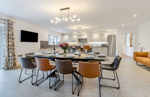 Glandyfi House | Maes Y Barcud - Five Bedroom House, Sleeps 9