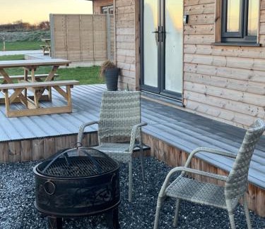 Llanon Cabin | MAESLLAN CABINS - 'Golwg Y Mor'