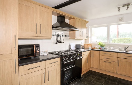 Gallt Y Foel House | MAESTEG - LLANBERIS, pet friendly, with open fire in Llanberis