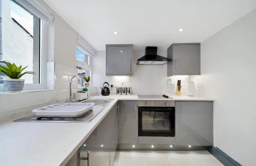 Londonderry Villa | Magee Town House 'Sleeping 8 guests'