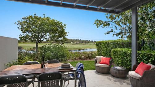 Magenta Shores House | Magenta805