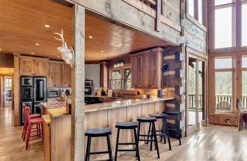 Maggie Valley Cabin | Maggie Valley Golf Club Home, sleeps 20. Book Amazing Fall Smoky Mountain View.
