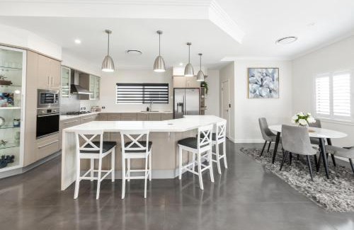 Annandale House | Magic on MacArthur