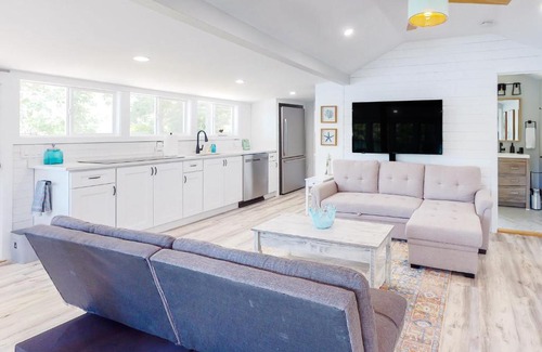 Plymouth House | Magic on Micajah