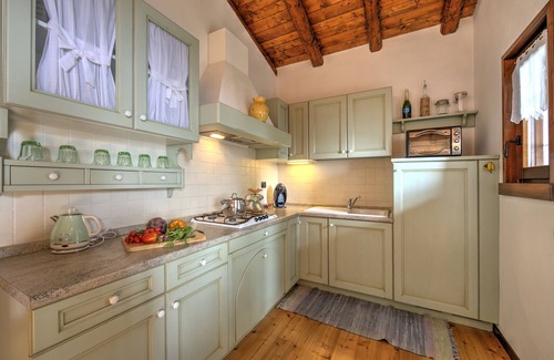 Caprezzo House | Magic Woodland Escape Lake View, Caprezzo, Italy
