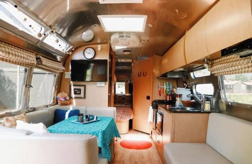 Midway Villa | Magical Airstream on a farmnn