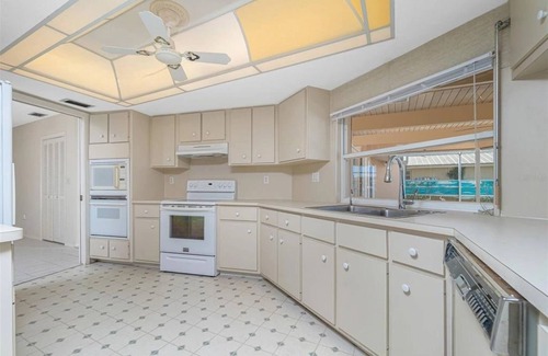 Punta Gorda House | Magical Family Oasis - Diamond Sunsets in Vacation Land -Sleeps10 -Pet Friendly