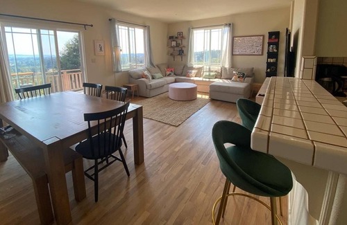 Watsonville House | Magical hilltop 3-bedroom with spectacular views and King Size Bed