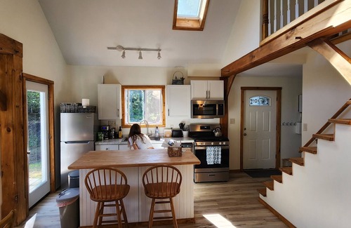 Newfane House | Magical Retreat Cottage - Brilliant Autumn Colors and Waterfalls Vermont Getaway