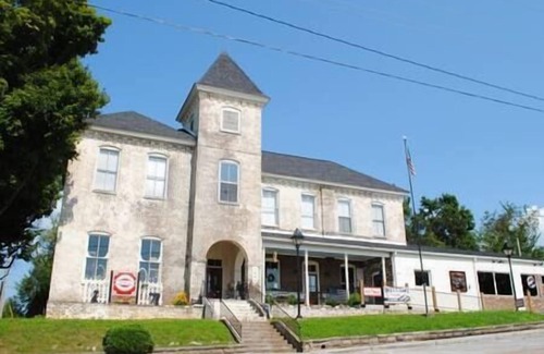 Jefferson City Apartment | Magistrate Rm, The Lodge at Old City Hall
