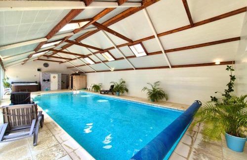 Lassay-les-Chateaux House | Magnificent 18th Century, 5 Star Luxury Spa