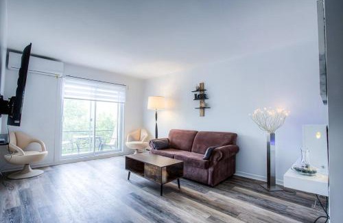 Mercier-Hochelaga-Maisonneuve Apartment | Magnificent 3BD Apartment,9 min to subway