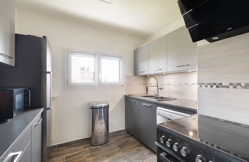 Neuilly-sur-Marne Apartment | Magnificent apartment between Paris and Disneyland. Rer A 10 min by bus -PARKING