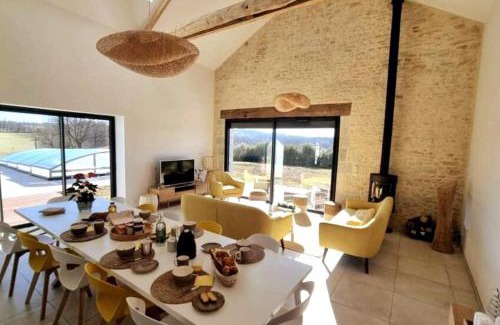 Veyrines-de-Domme Villa | Magnificent Air-conditioned House in an idyllic setting with pool & garden