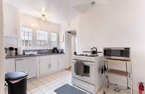 Mid-Wilshire House | Magnificent House Minutes from Hollywood