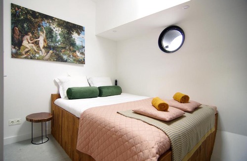 Eastern Docklands Boat Rental | Magnificent houseboat with a stunning view!
