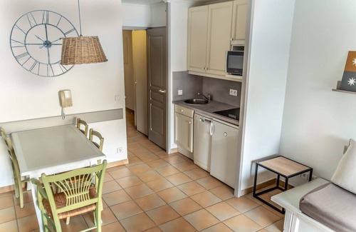 Pont Royal Apartment | Magnificent lake view at Golf de Pont-Royal