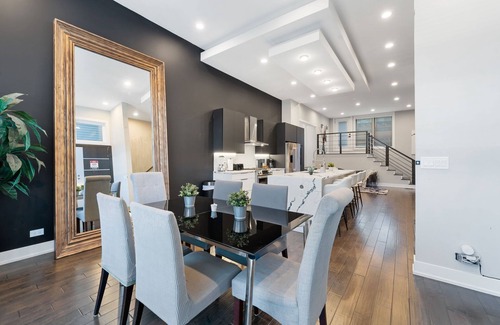 West Bucktown House | ❤️🔥MAGNIFICENT NEW Home w/8 Beds & Free Parking❤️🔥