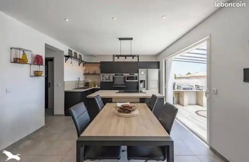 Valros House | Magnificent new villa with swimming pool 6 travellers