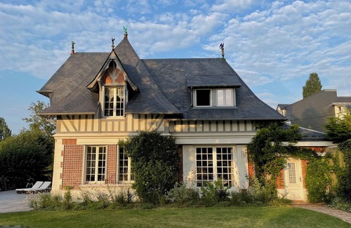 Villerville House | Magnificent Normande 5 min from Deauville! Sea view - Walking distance to the beach - Large garden